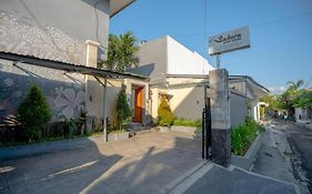 Sakura Guest House Canggu